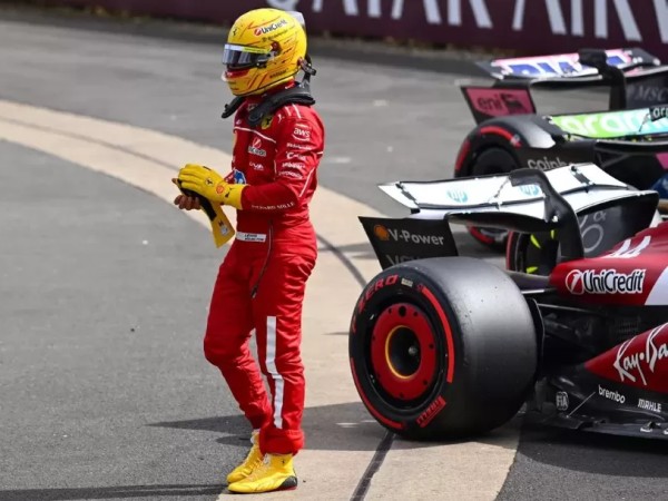 Lewis Hamilton pebalap tim Ferrari F1