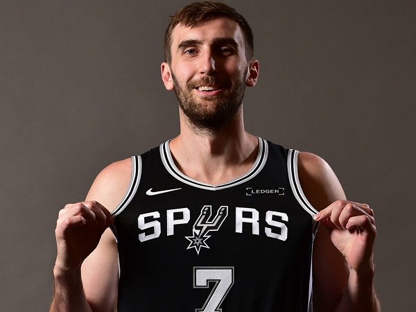Luke Kornet pakai nomor punggung 7 bukan tanpa alasan.