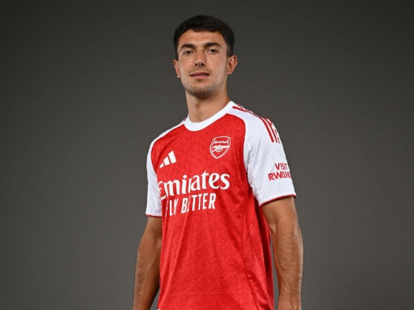 Martin Zubimendi akhirnya resmi berseragam Arsenal