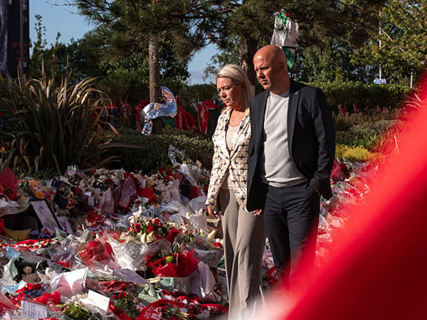 Arne Slot Beri Penghormatan untuk Diogo Jota dan Andre Silva di Anfield