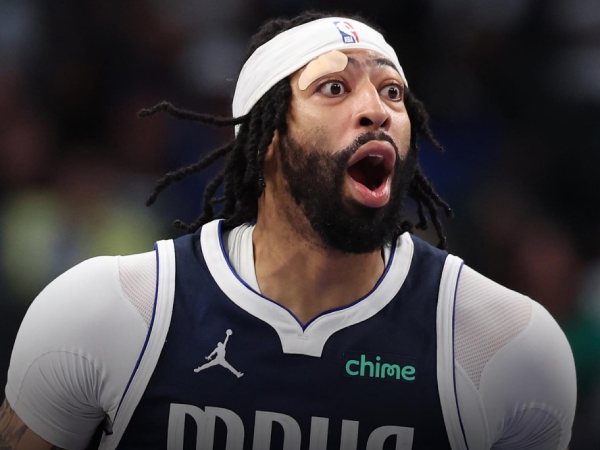 Anthony Davis dilaporkan bermain dengan cedera mata tersebut pada bagian akhir musim reguler dan selama dua pertandingan playoff Mavericks. (Foto: AP)