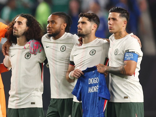 Pedro Neto bersama pemain Chelsea lainnya
