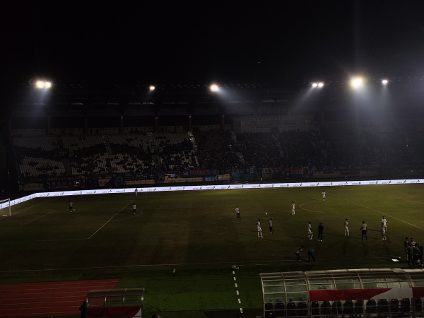 Laga Oxford United melawan Arema diwarnai mati lampu di stadion