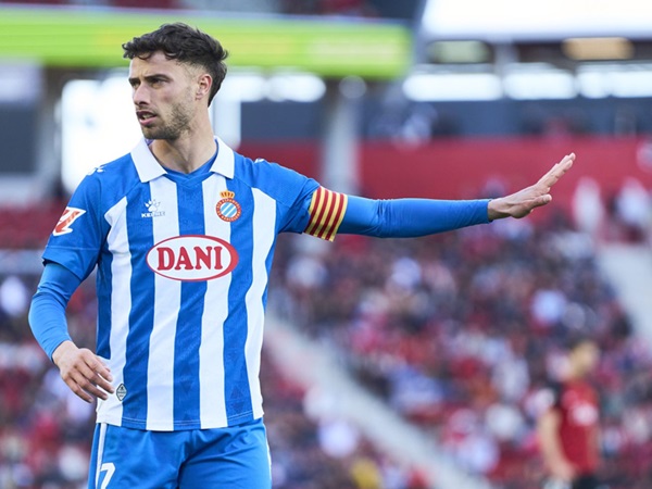 Javi Puado Berikan Komentar Kepindahan Joan Garcia ke Barcelona
