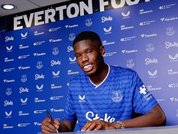 Everton merekrut Thierno Barry dari Villarreal