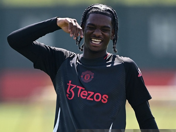 Bek muda Manchester United, Ayden Heaven