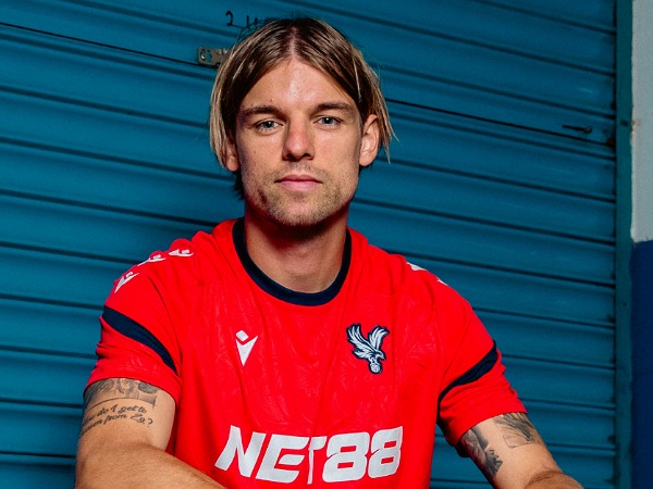 Borna Sosa menjadi rekrutan teranyar Crystal Palace