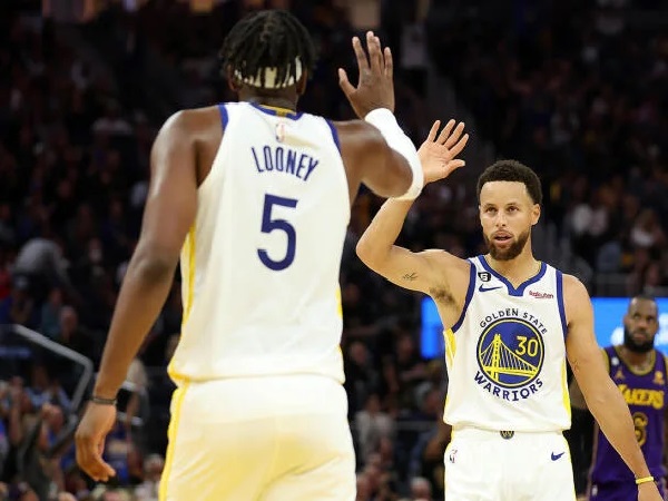 Stephen Curry Senang Kevon Looney Dapat Gaji yang Pantas