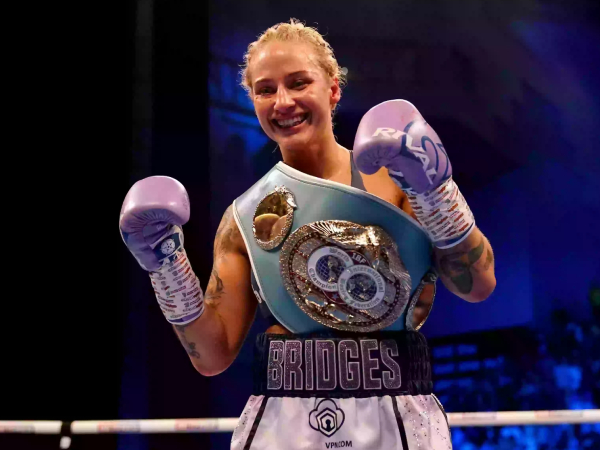 Ebanie Bridges berencana kembali ke ring sebelum akhir 2025 setelah melahirkan anak pertamanya pada Februari. (Foto: Fight TV)