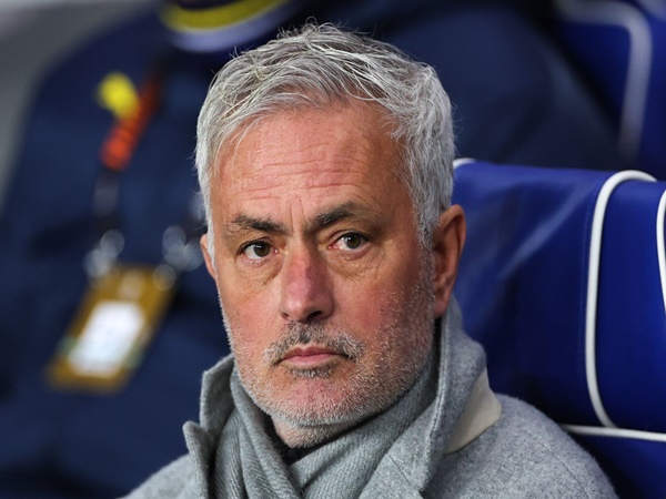 Mourinho incar gelandang Tottenham
