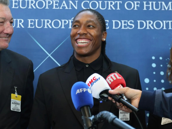 Caster Semenya melayani media setelah putusan pengadilan di Strasbourg. (Foto: AFP)