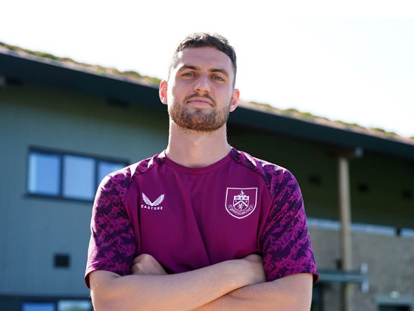 Burnley membawa pulang Jacob Bruun Larsen