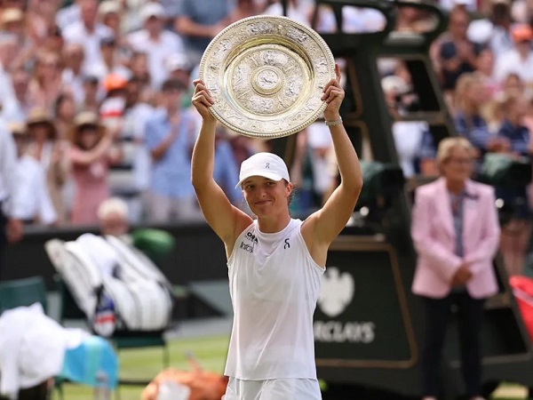 Hasil Wimbledon:  Menang Tanpa Balas, Iga Swiatek Kukuhkan Diri Jadi Kampiun