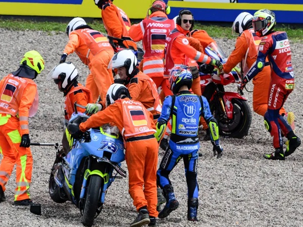 Ai Ogura Minta Maaf Usai Menabrak Joan Mir di Sachsenring