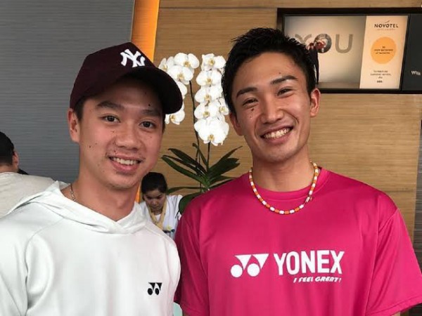Cedera Punggung Paksa Kento Momota Absen di Lin Dan Cup 2025