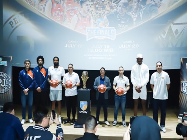 Final IBL 2025: Misi Pelita Jaya dan Dewa United Menulis Sejarah