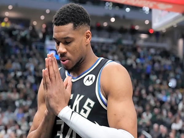Presiden Bucks Hanya Tertawakan Rumor Masa Depan Antetokounmpo