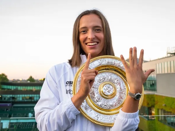 Iga Swiatek Lampaui Dua Legenda Tenis Ini Berkat Kemenangan Di Wimbledon