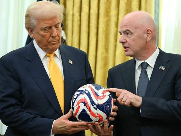 Presiden AS Donald Trump (kiri) dan Presiden FIFA Gianni Infantino. (Foto: AP)