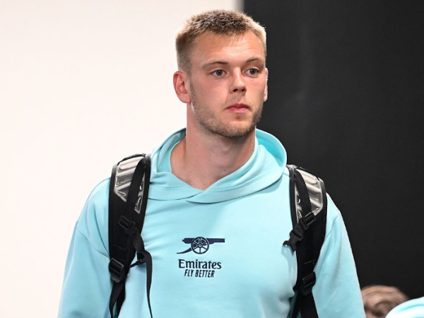 Penjaga gawang Arsenal, Karl Hein