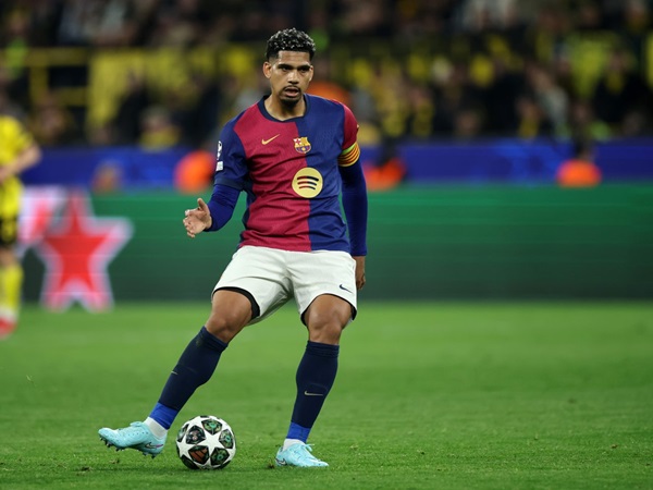 Barcelona Putuskan Tidak Berniat Menjual Ronald Araujo