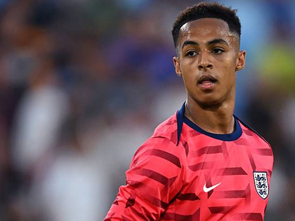 Ipswich Town Tolak Tawaran Brentford untuk Omari Hutchinson