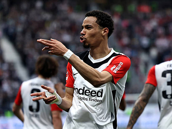 Dibandingkan Alexander Isak, Seberapa Mematikan Hugo Ekitike?