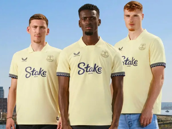 Everton Rilis Jersey Tandang Baru Bertema Dermaga Liverpool