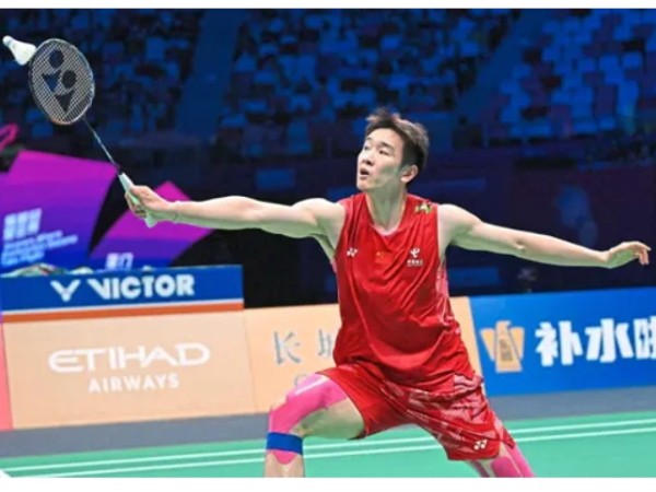 Li Shifeng Cedera, Wang Tzu Wei Menang Mudah ke Perempat Final Japan Open 2025