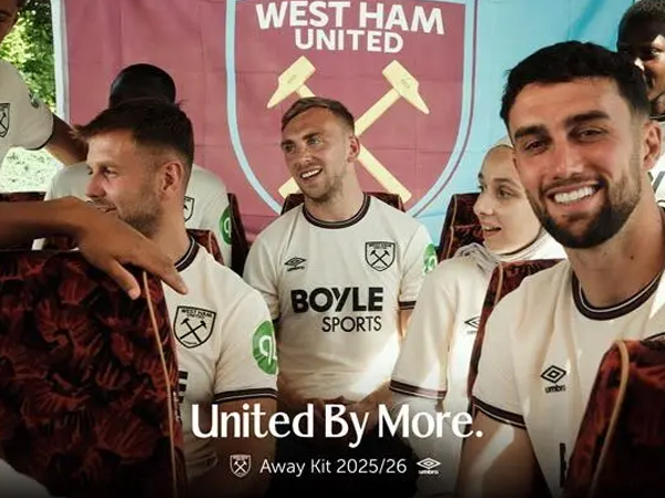 West Ham United Perkenalkan Jersey Tandang Baru dan Pelatih Kiper Anyar