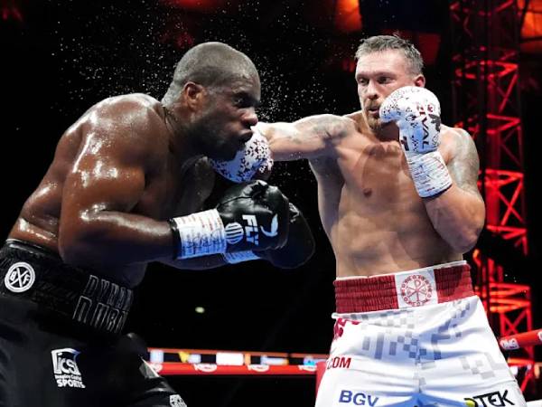 Oleksandr Usyk (kanan) kembali mengalahkan Daniel Dubois dengan meyakinkan. (Foto: Fight TV)