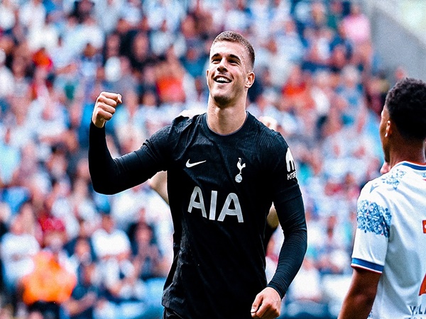 Tottenham meraih kemenangan 2-0 atas Reading