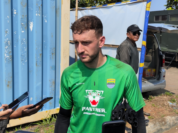 Kiper Persib, Adam Przybek