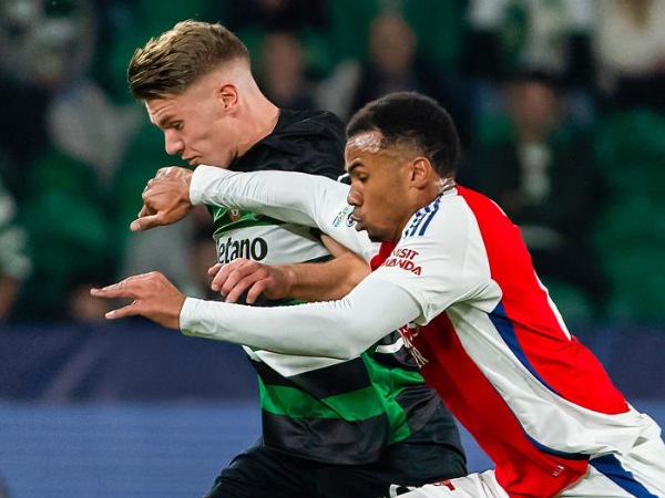 Gabriel Magalhaes saat berduel dengan Viktor Gyokeres