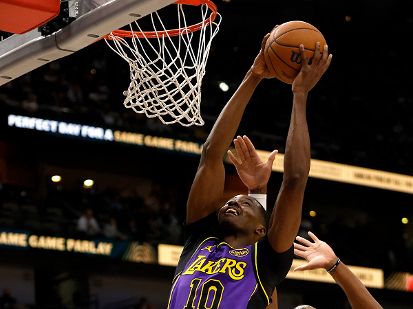 Lakers beri kontrak dua arah kepada Christian Koloko dan Chris Manon.