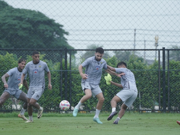 Gelandang Persib, Frans Putros