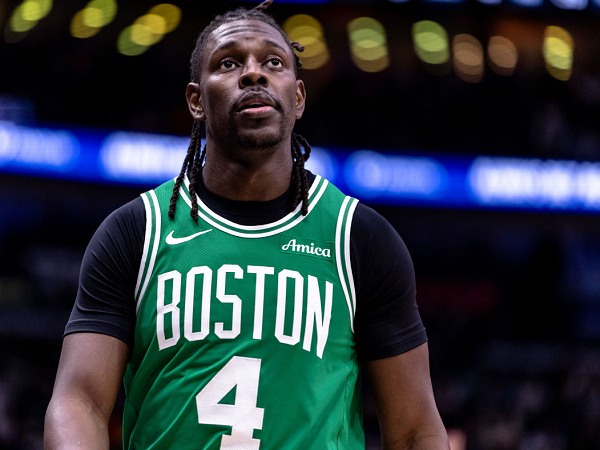 Los Angeles Lakers tergiur untuk merekrut Jrue Holiday.