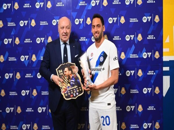 Rumor kepergian Hakan Calhanoglu ke Turki pada musim panas ini ditepis langsung oleh Presiden Inter Milan yakni Beppe Marotta / via Getty Images