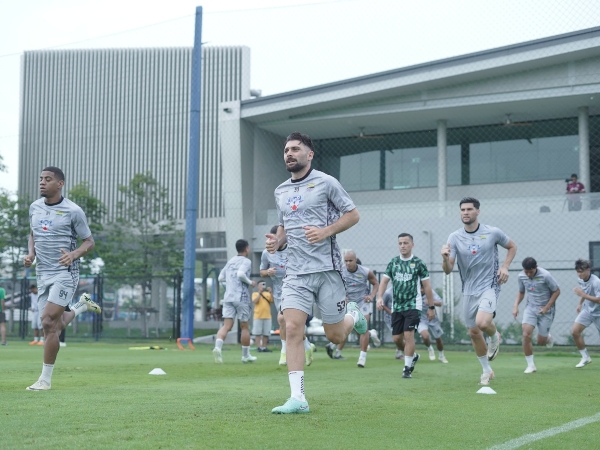 Frans Putros ketika menjalani latihan bersama Persib
