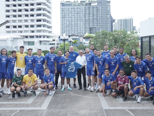 Tim Persib mendapat kunjungan dari Duta Besar Indonesia di Thailand