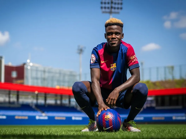 Barcelona Sepakat untuk Perpanjang Masa Pinjaman Aziz Issah ke Dreams