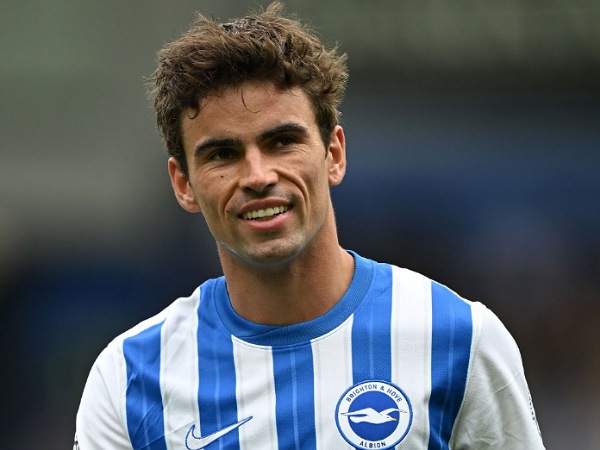 Gelandang Brighton, Matt O'Riley