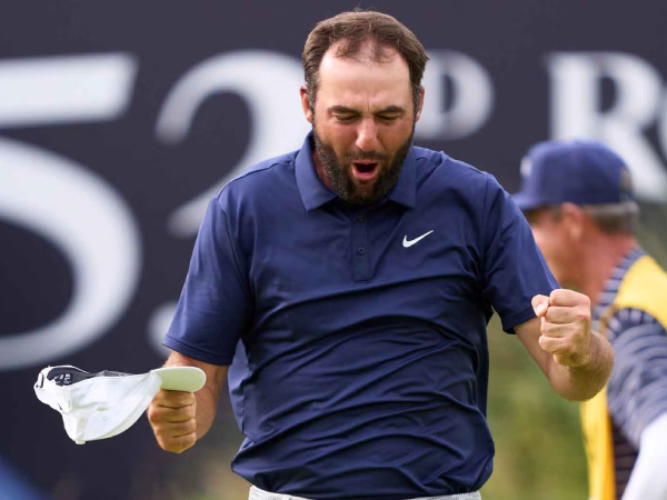 Scottie Scheffler melakukan selebrasi setelah memastikan kemenangannya di Open Championship. (Foto: Golf Digest)