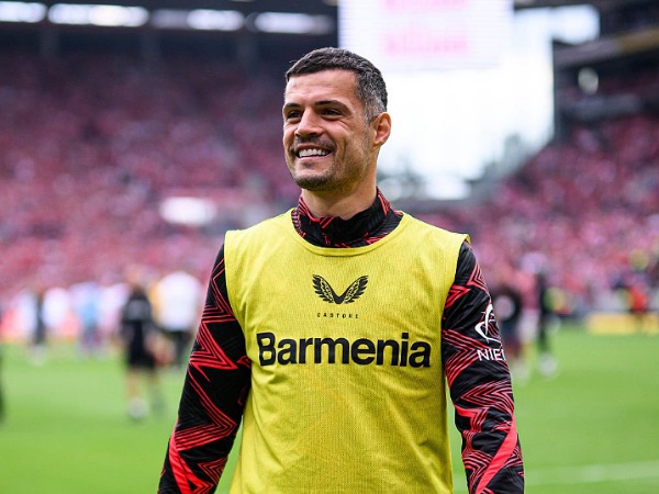 Erik ten Hag ingin mempertahankan Granit Xhaka di Bayer Leverkusen