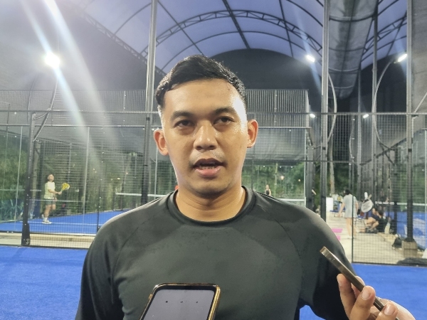 Abdul Aziz membuka usaha lapangan padel
