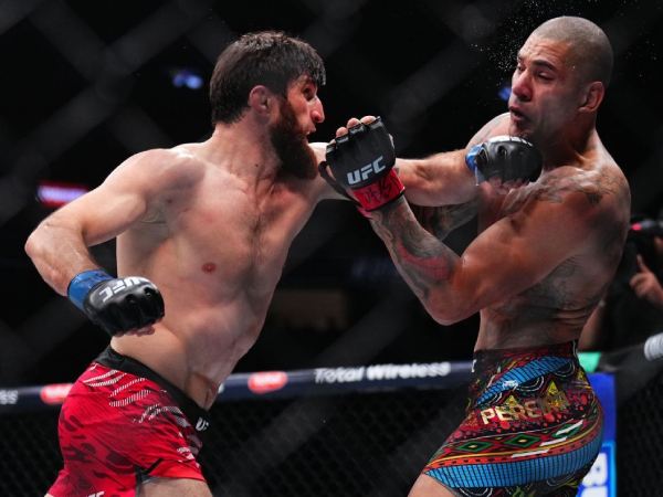 Alex Pereira (kanan) kalah dari Magomed Ankalaev pada Maret lalu. (Foto: Fight TV)