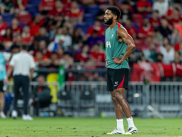 Cedera Paksa Joe Gomez Pulang dari Tur Pramusim Liverpool