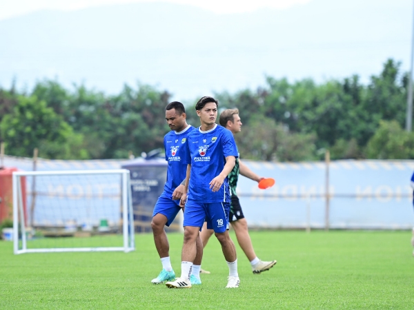 Pemain bertahan Persib, Alfeandra Dewangga