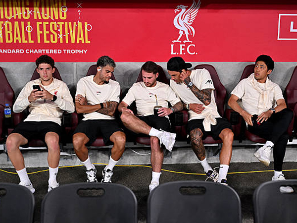 Arne Slot Jelaskan Alasan Absennya Luis Diaz dan Darwin Nunez Lawan Milan