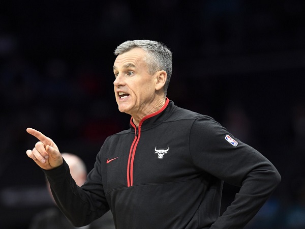 Chicago Bulls sepakat berikan perpanjangan kontrak pada Billy Donovan.